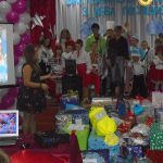 Дружні обійми